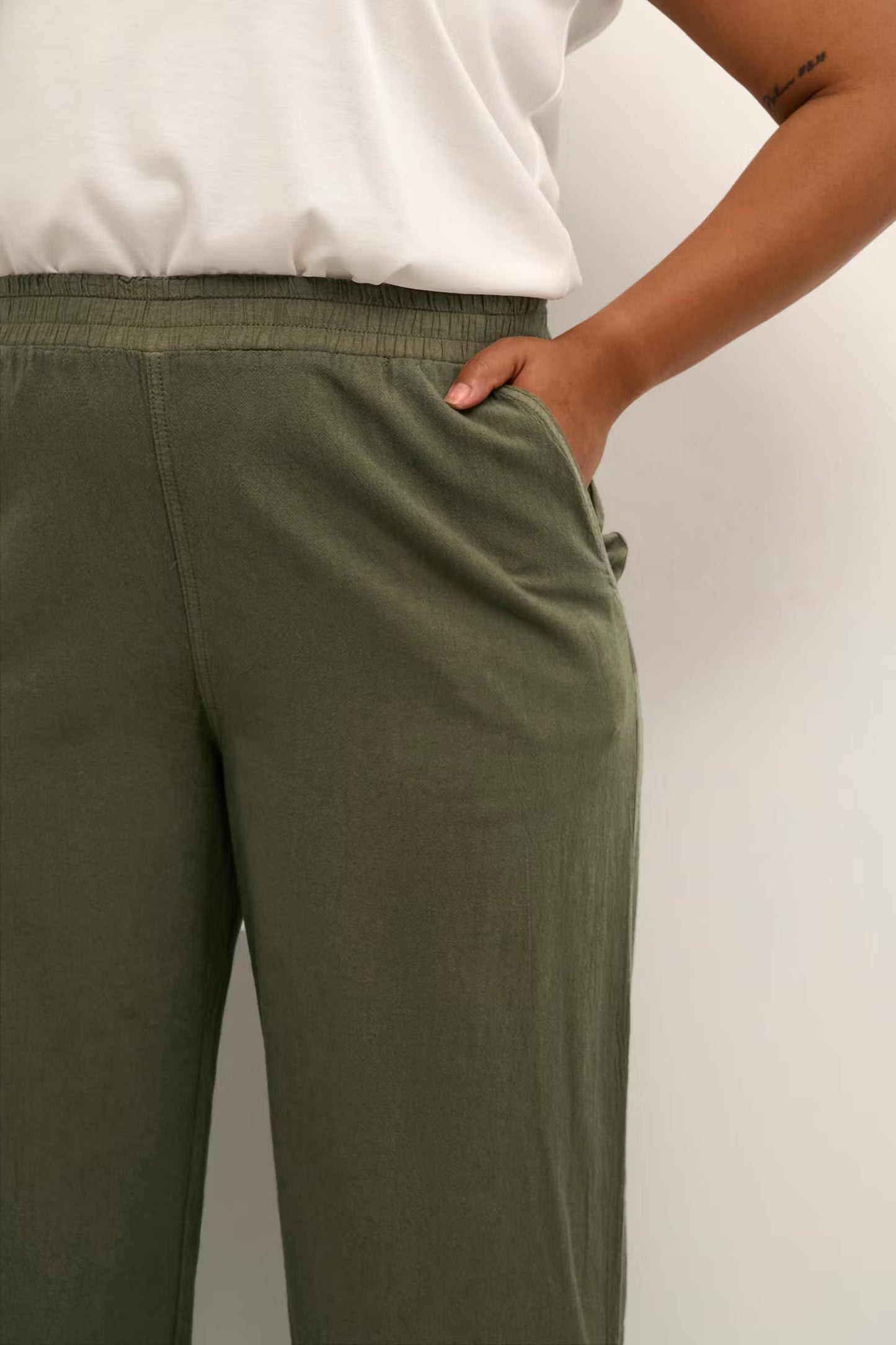 Kaffe Curve broek cropped lengte groen model KCnana culotte pants grape leaf