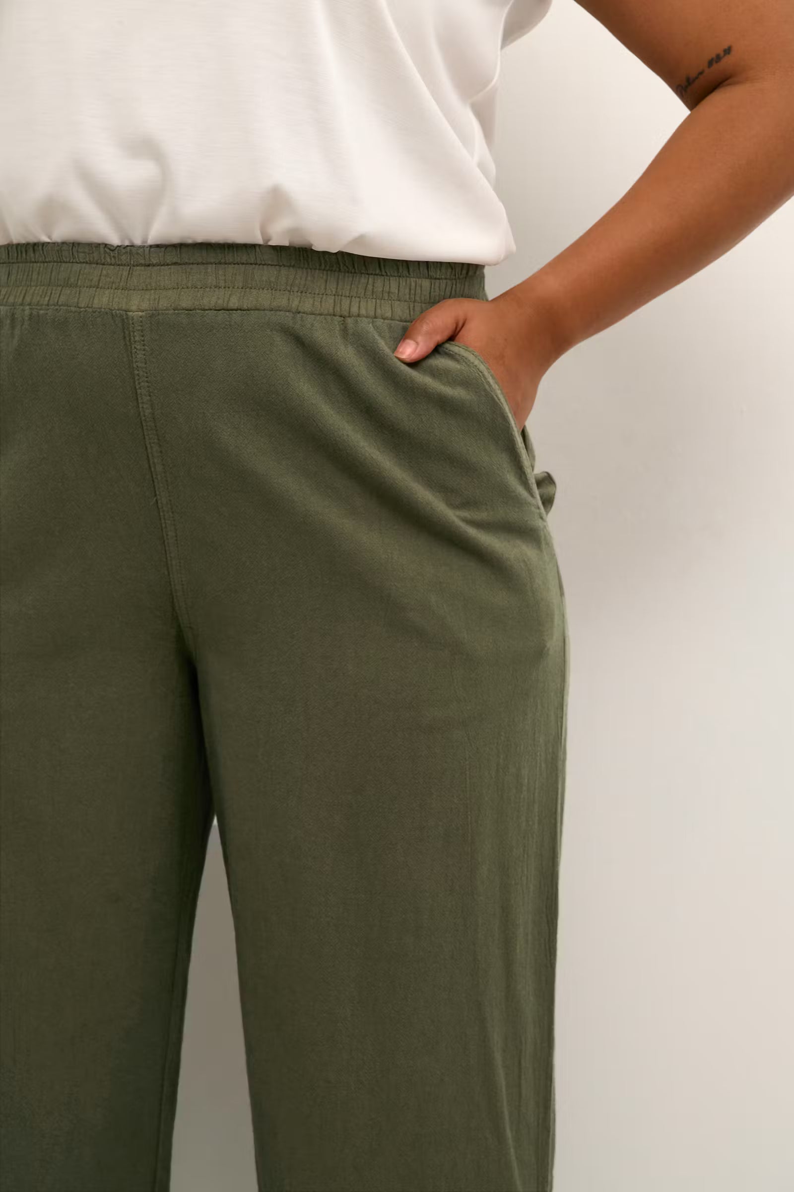 Kaffe Curve broek cropped lengte groen model KCnana culotte pants grape leaf