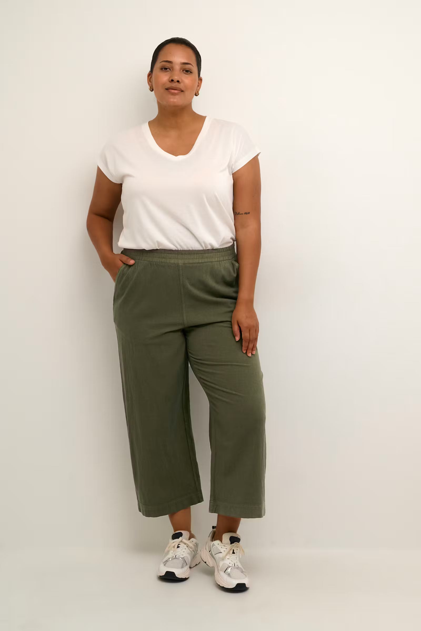 Kaffe Curve broek cropped lengte groen model KCnana culotte pants grape leaf