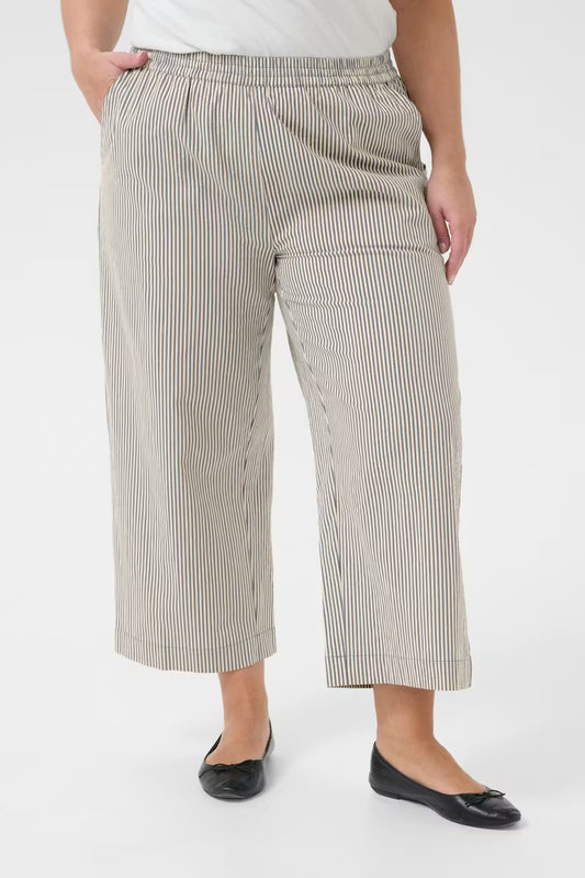 Kaffe Curve broek strepen offwhite donkerblauw gestreept model KCnana culotte pants midnight stripe