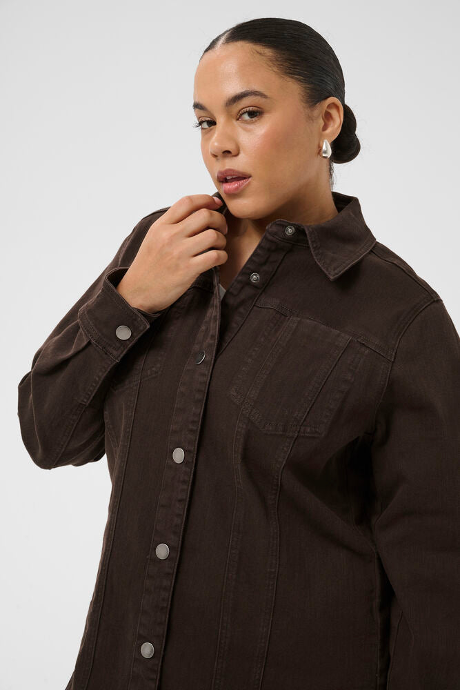 Kaffe Curve jeans jasje donker bruin model KCbree shirt coffee bean spijkerjas