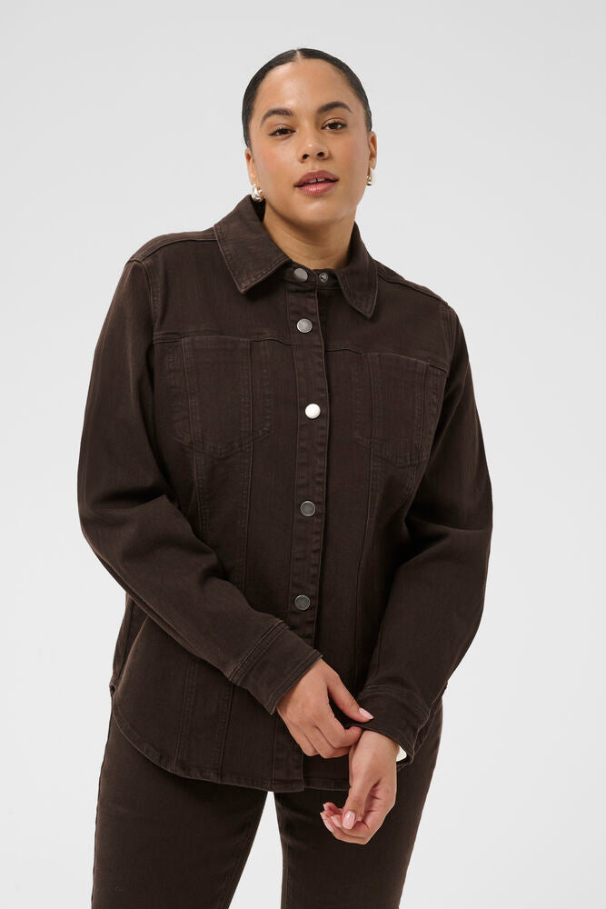Kaffe Curve jeans jasje donker bruin model KCbree shirt coffee bean spijkerjas