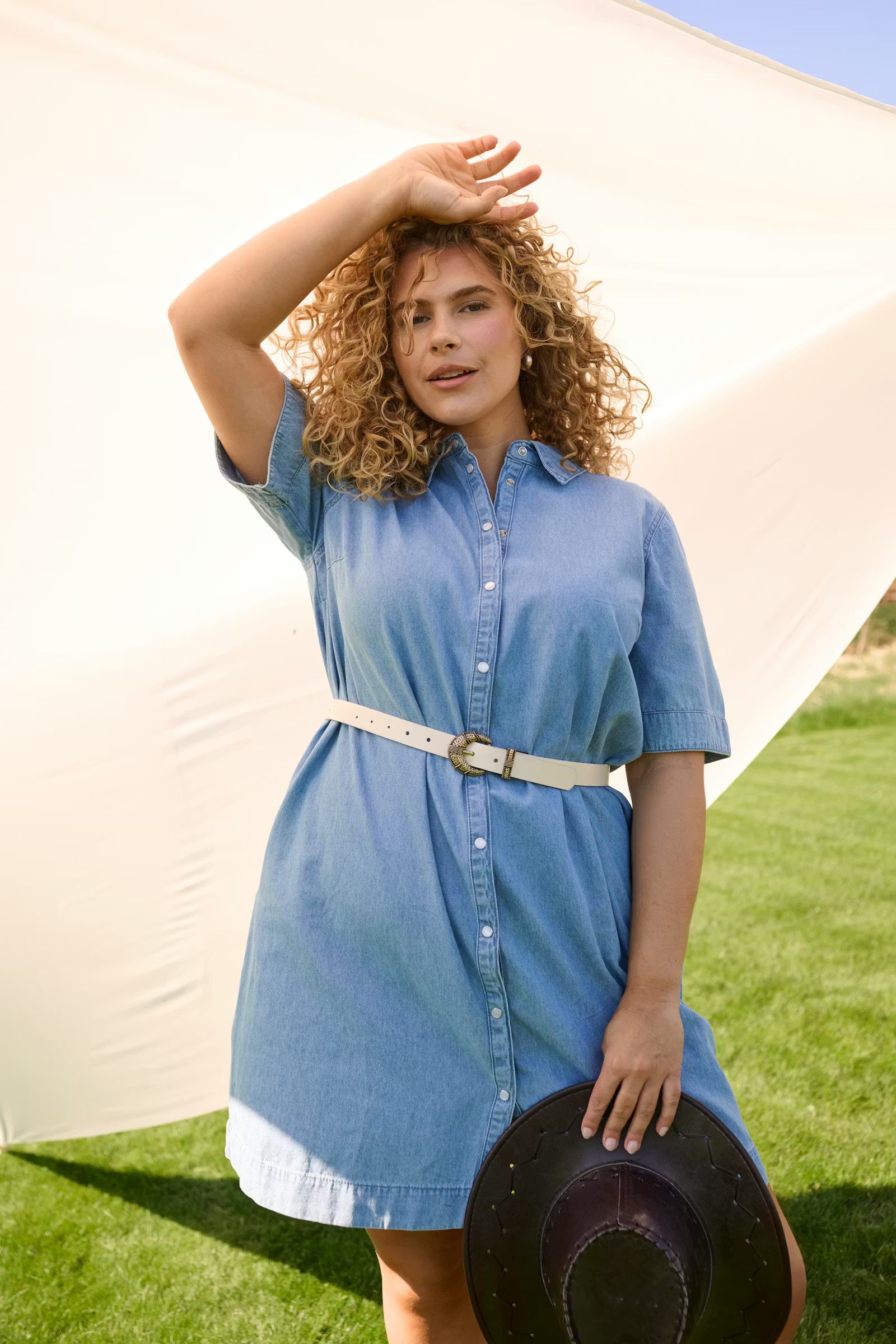 Kaffe Curve denim jurk blauw model KCjada dress medium blue chambray