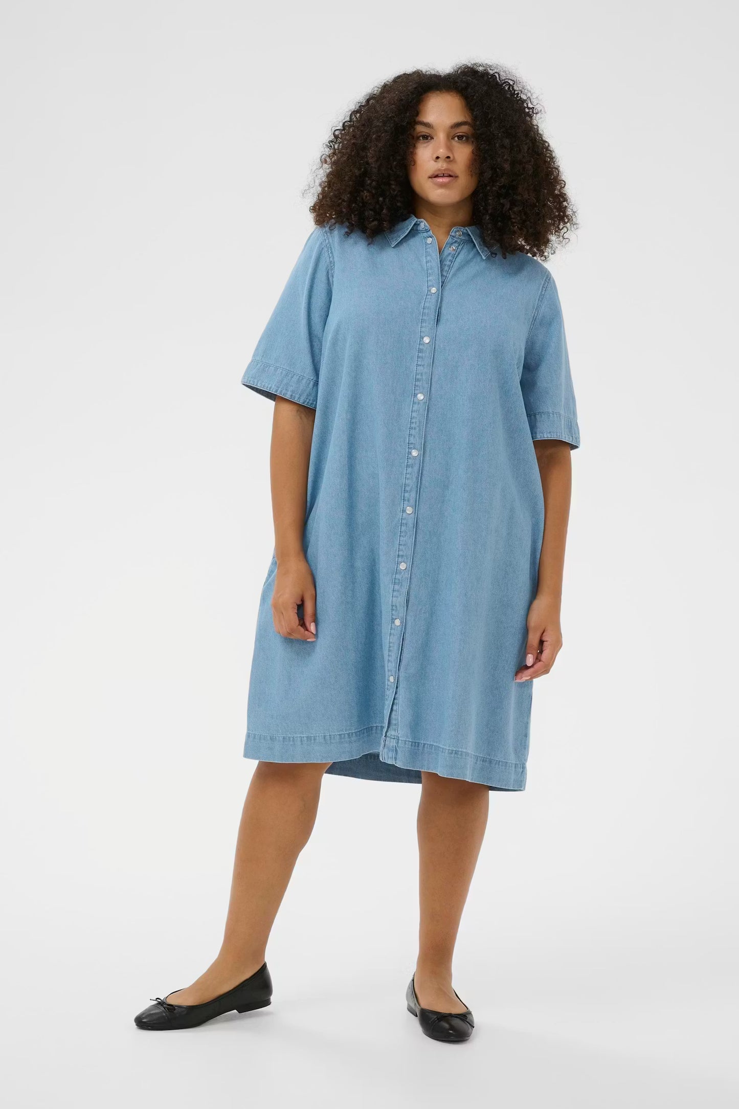 Kaffe Curve denim jurk blauw model KCjada dress medium blue chambray