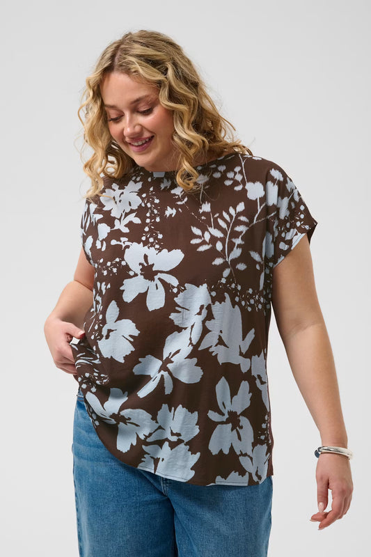 Kaffe Curve shirt bruin met blauwe print aangeknipt mouwtje KCmila printed blouse