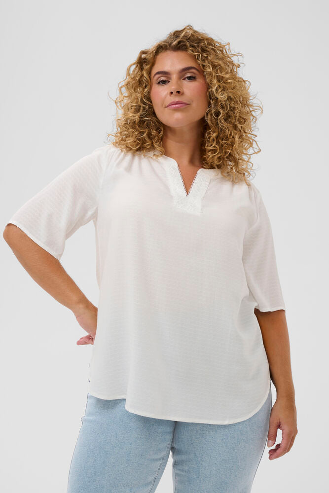Kaffe Curve blouse wit met kant detail model KCmina lace top chalk
