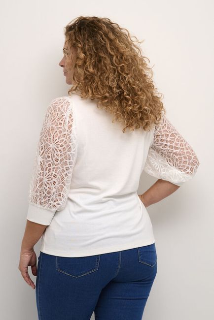 Kaffe Curve T-shirt offwhite model KCbella lace chalk