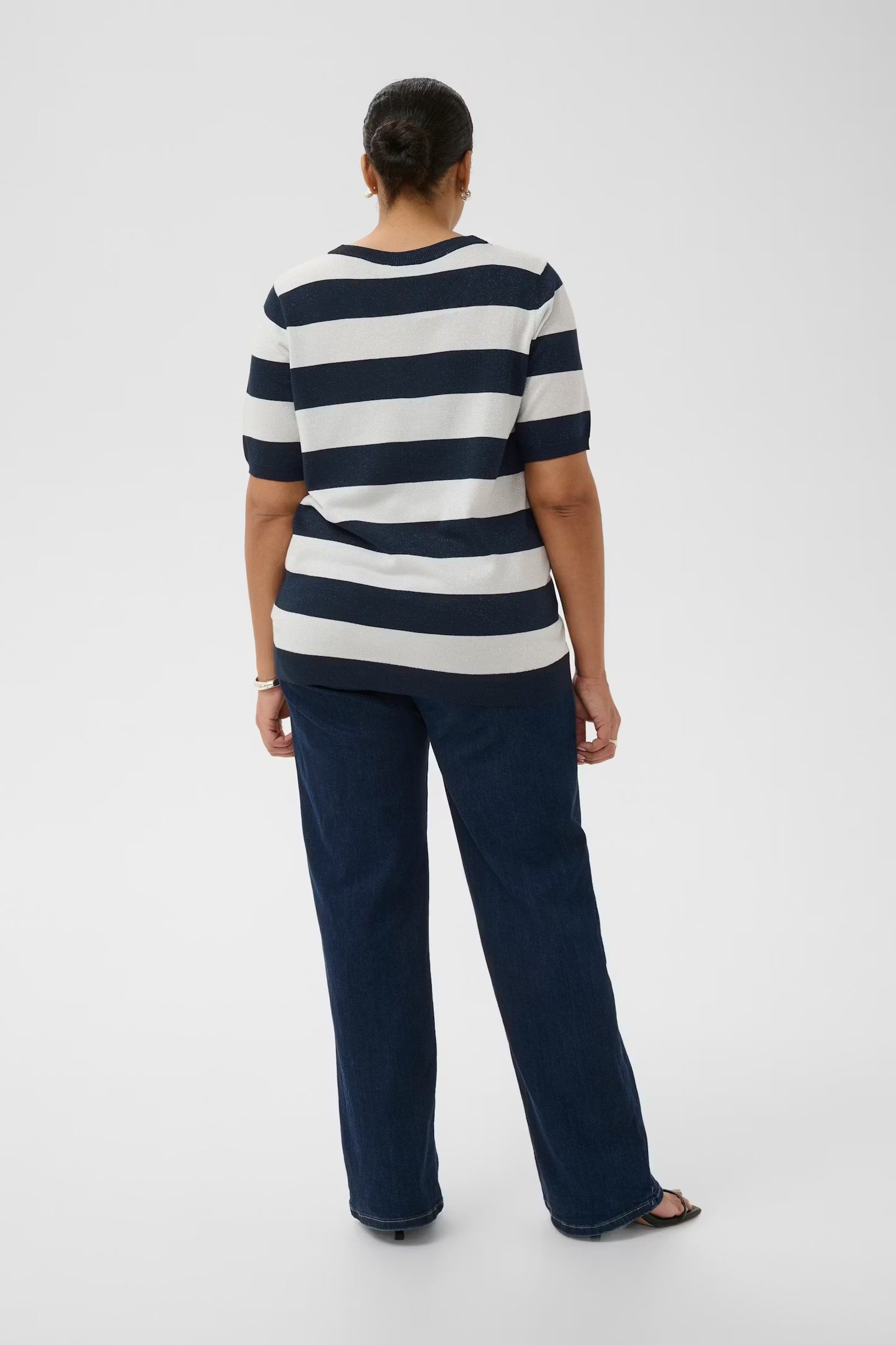 Kaffe Curve shirtje met korte mouw strepen blauw offwhite met glitter detail model KCregitta V-neck stripe midnight chalk