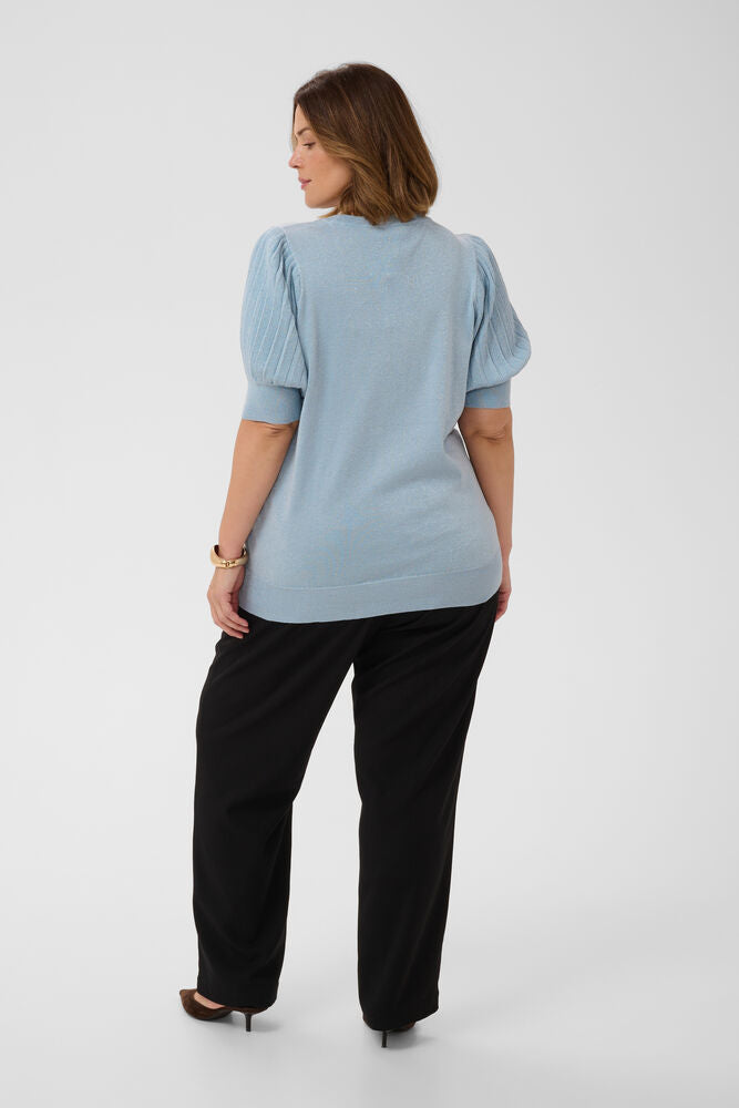 Kaffe Curve trui korte mouw licht blauw met glitter KCregitta Pleat Pullover Blue Fog