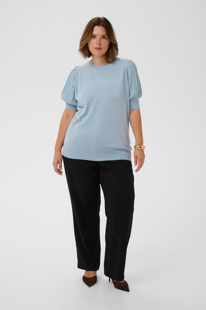 Kaffe Curve trui korte mouw licht blauw met glitter KCregitta Pleat Pullover Blue Fog