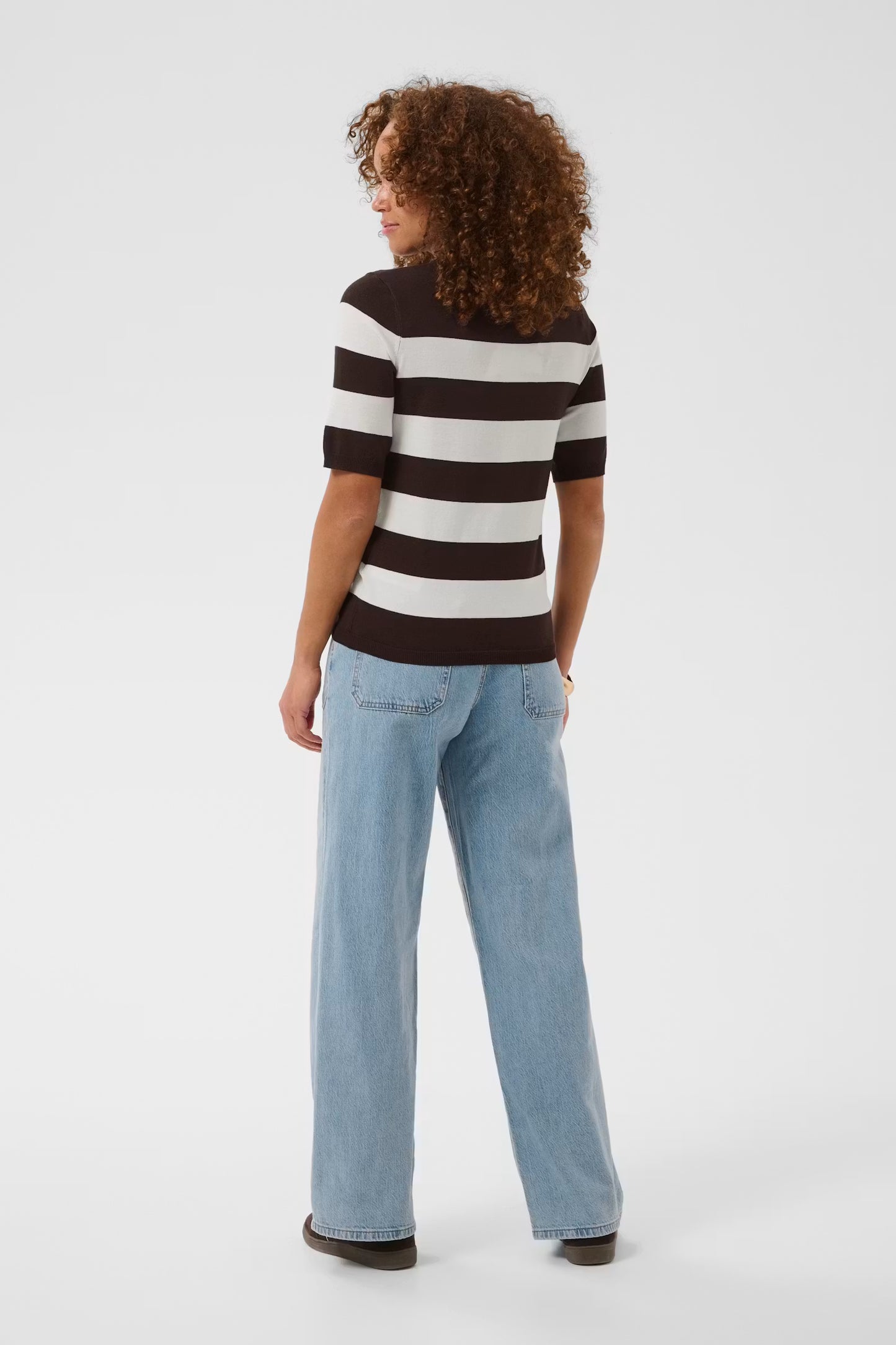 Kaffe truitje bruin met off white gestreept model KAlizza striped knit coffee bean chalk wide