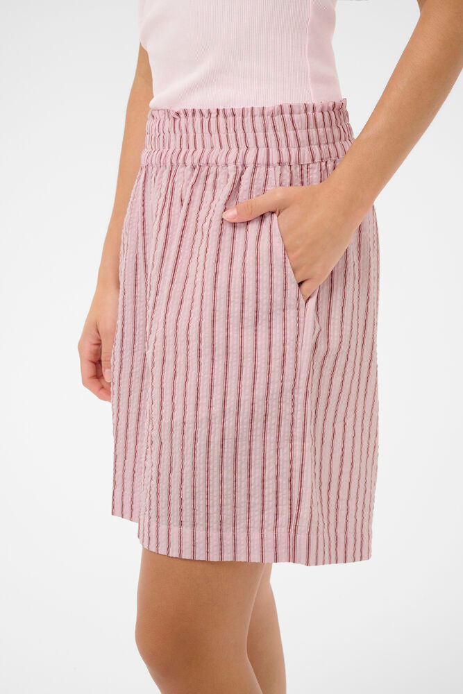 Kaffe korte broek licht roze met bruine streep model KAlara shorts ballerina henna