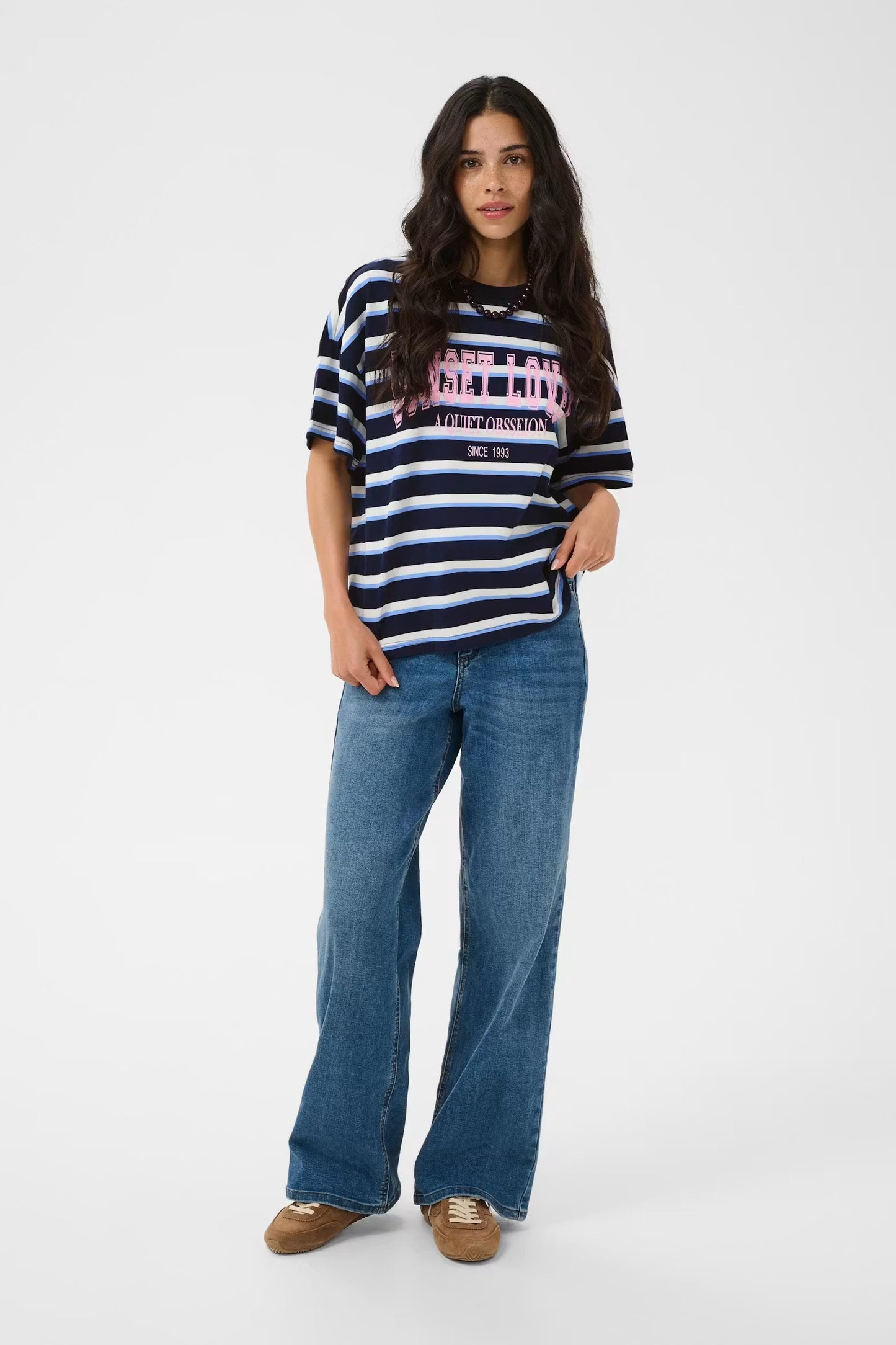Kaffe T-shirt donker blauw met strepen roze tekst model KAeloise midnight blue striped