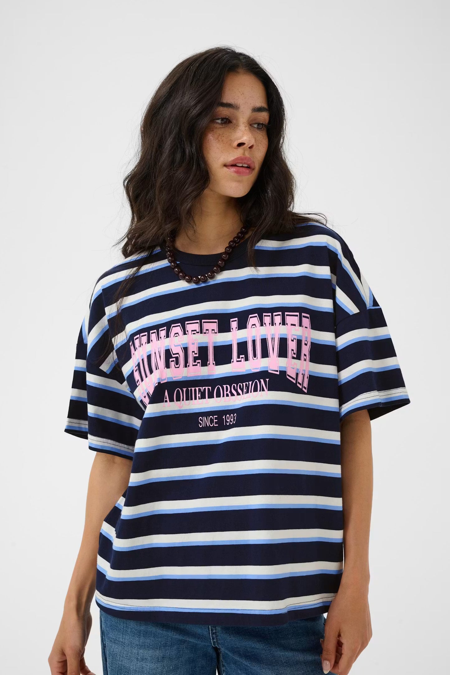 Kaffe T-shirt donker blauw met strepen roze tekst model KAeloise midnight blue striped