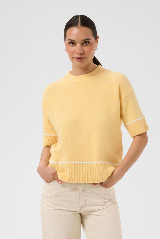 Kaffe trui korte mouw geel model KAjinie knit pullover sunlight melange