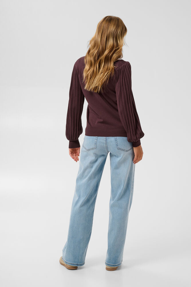 Kaffe trui bordeaux aubergine kleur model KAlone knit pullover fudge 