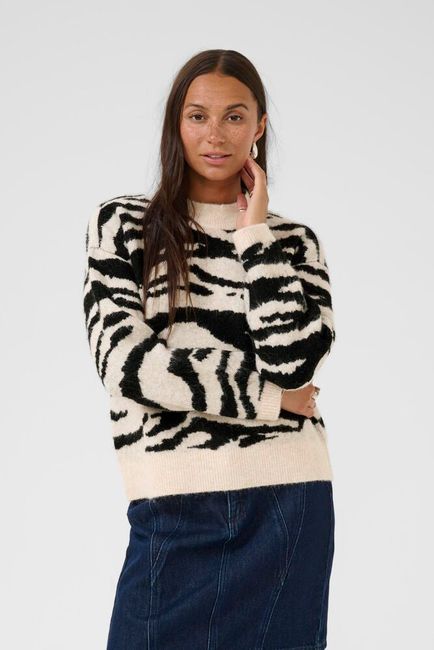 Kaffe trui dierenprint beige zwart model KAsandra pullover turtledove black animal