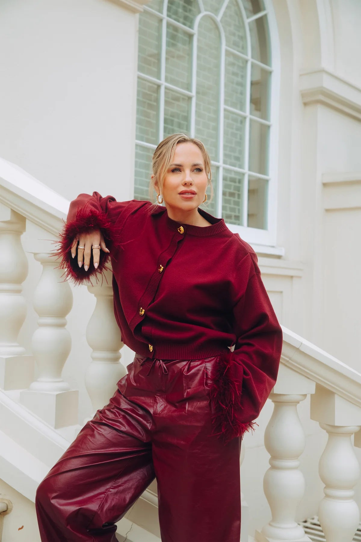 Refined Department vest bordeaux rood model Mady met veren aan de mouw