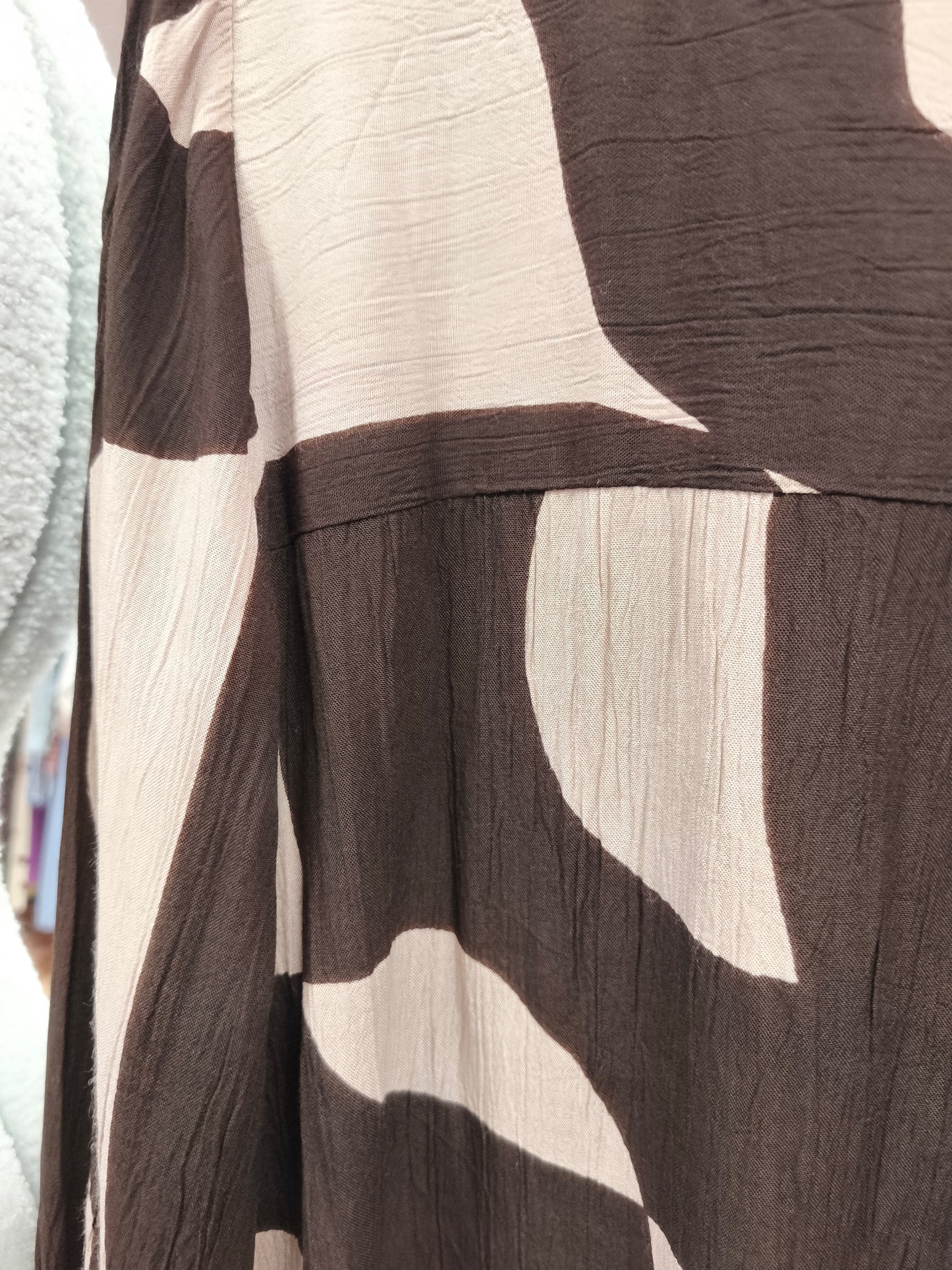 Zhenzi blouse bruin met zand kleurige print model Lone 201538