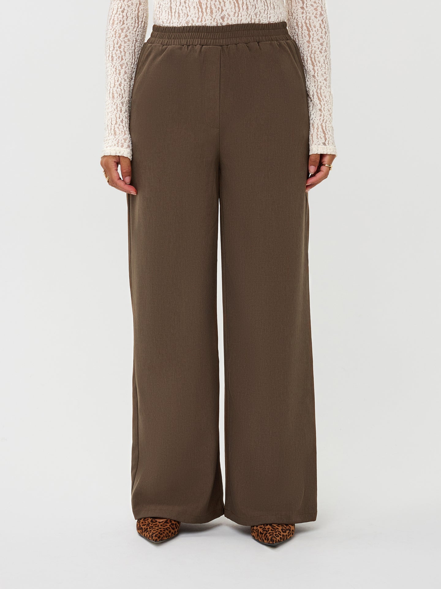 Ydence pantalon bruin model Yade mud