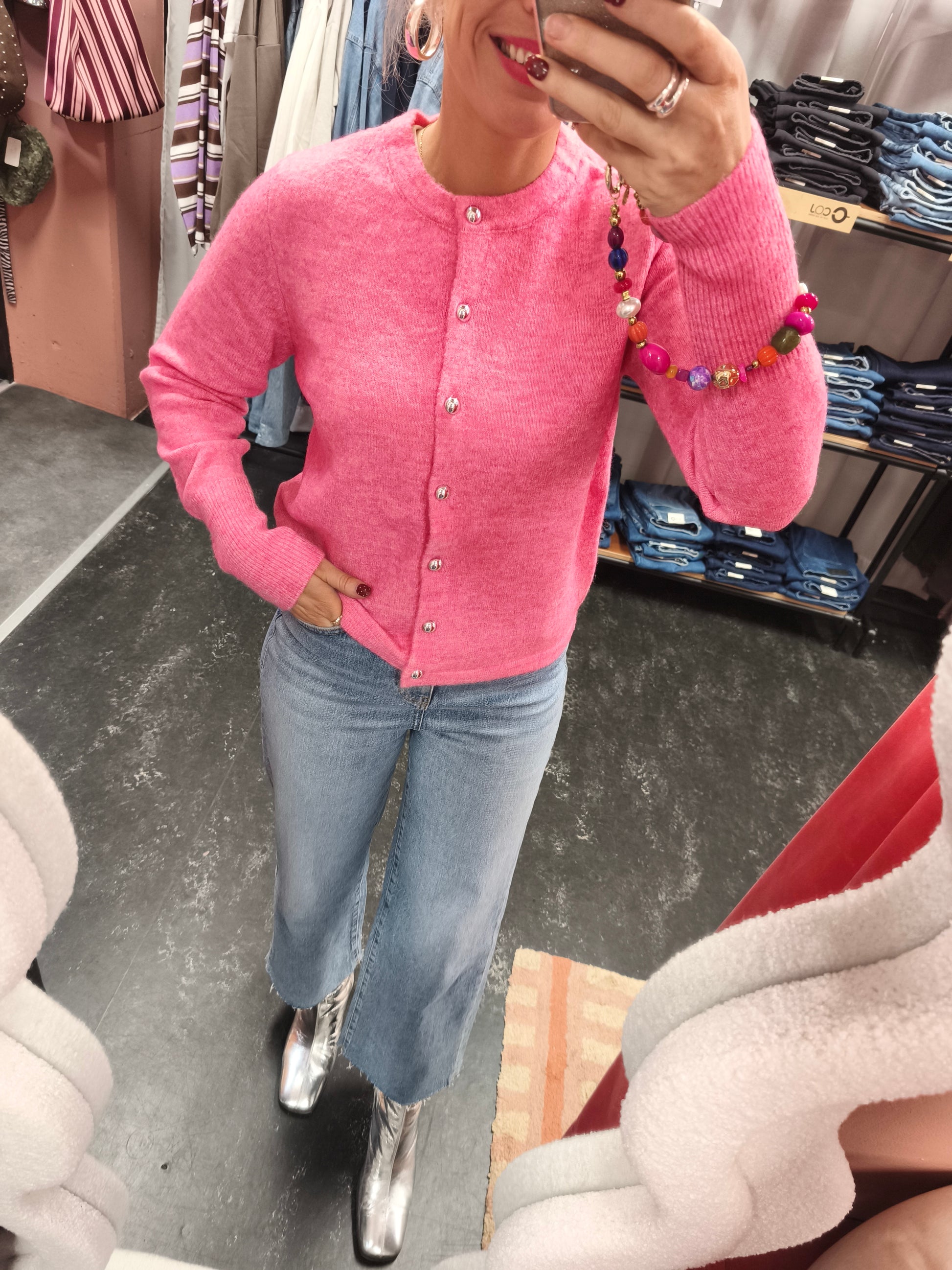 Kaffe vest roze met zilveren knoopjes model KAniel knit cardigan power pink 10510481