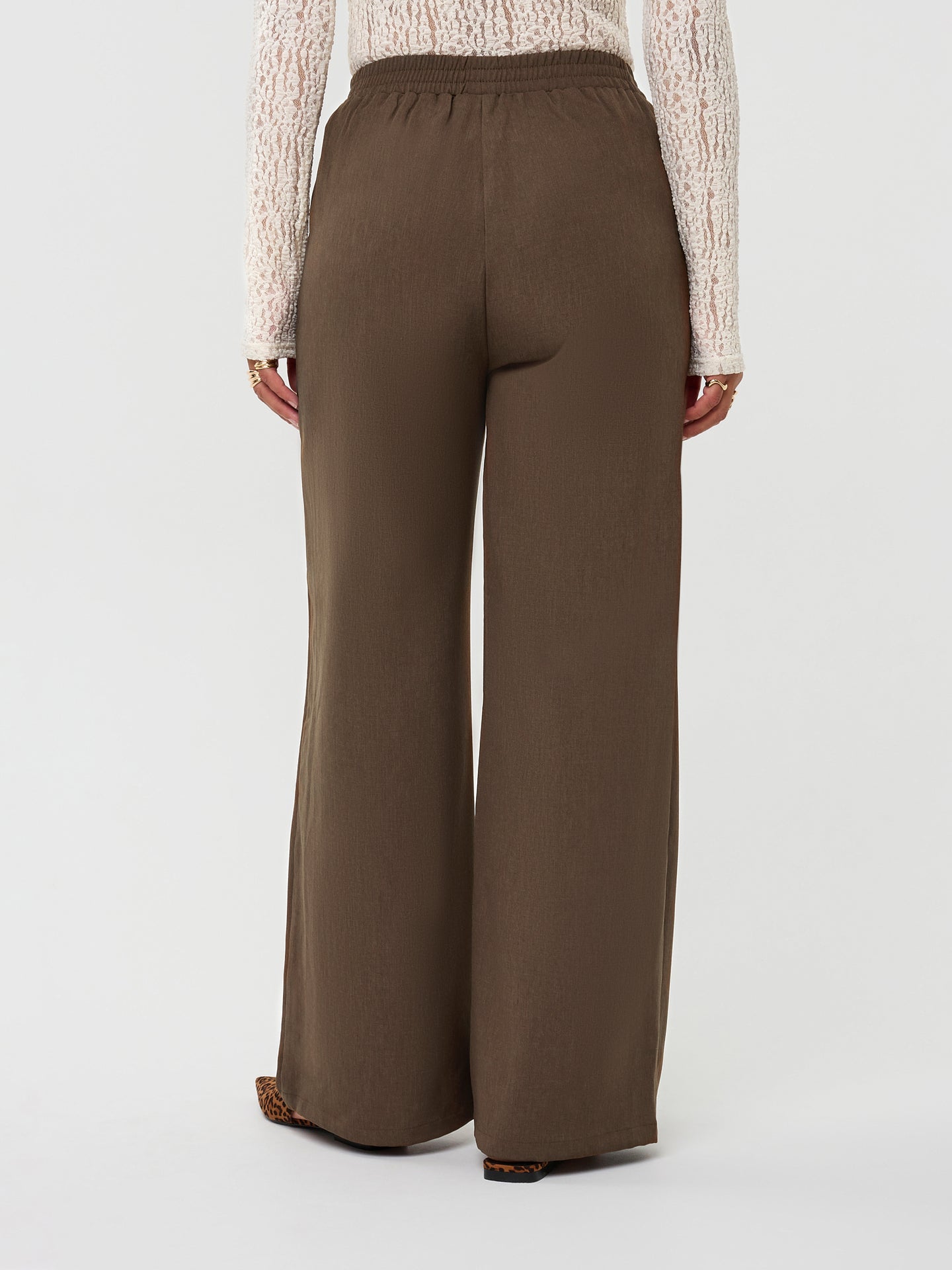 Ydence pantalon bruin model Yade mud