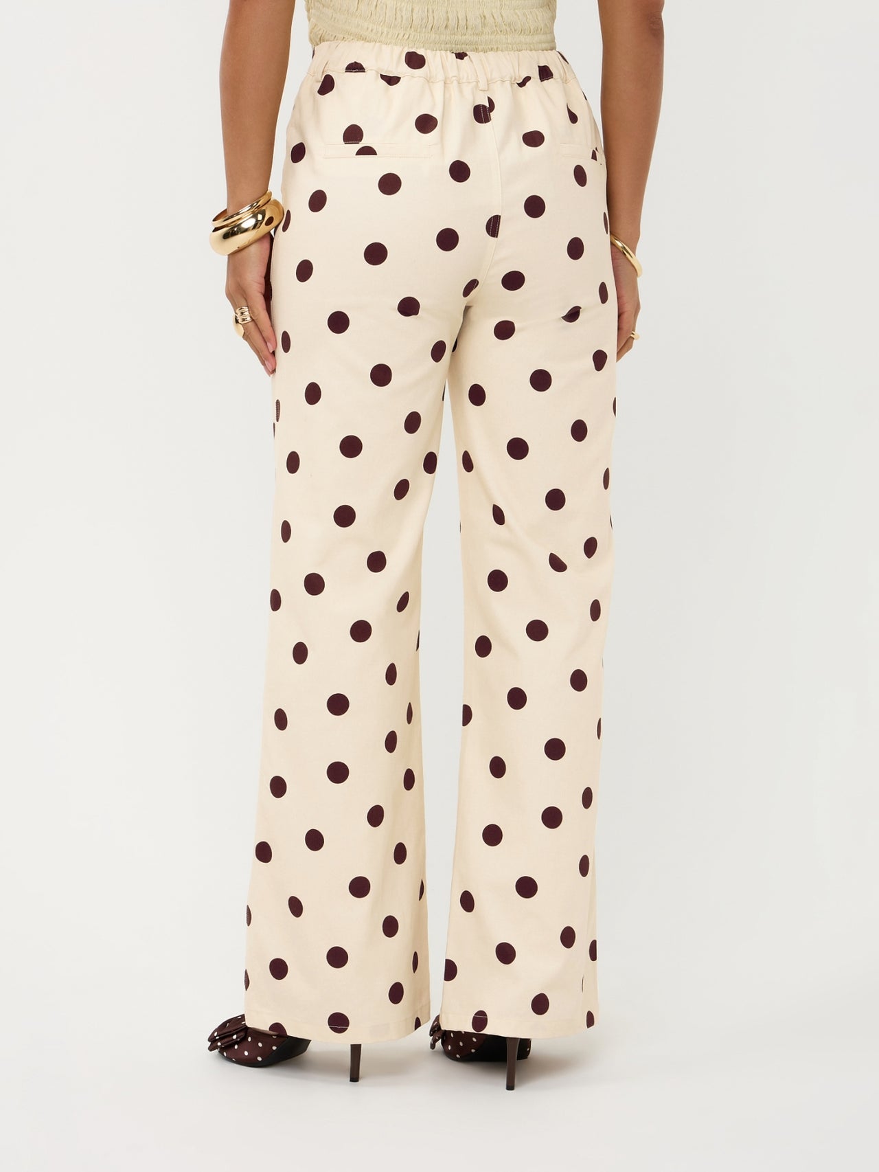 Ydence polka dot broek crème met bruine stippen model Pants Djamilla Ecru