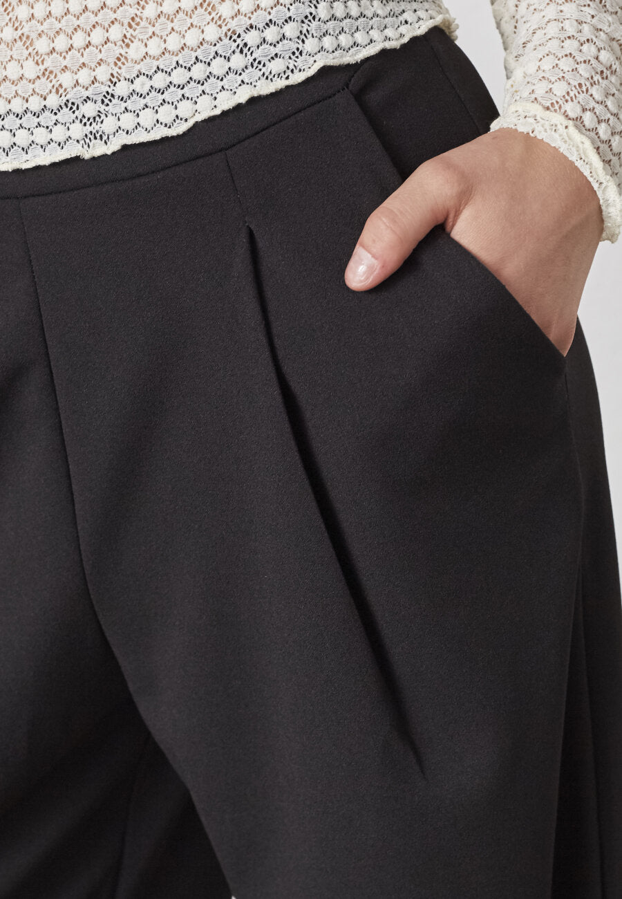 Sisters Point broek zwart met bandplooi detail model New glut black 
