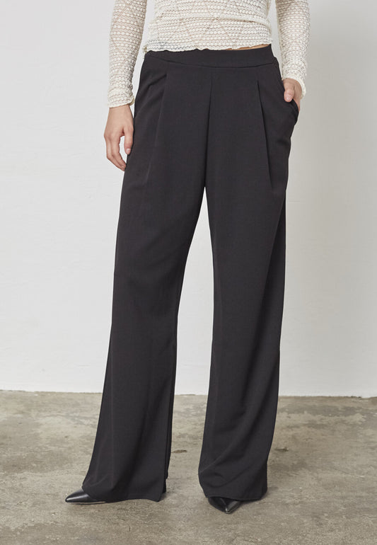 Sisters Point broek zwart met bandplooi detail model New glut black 
