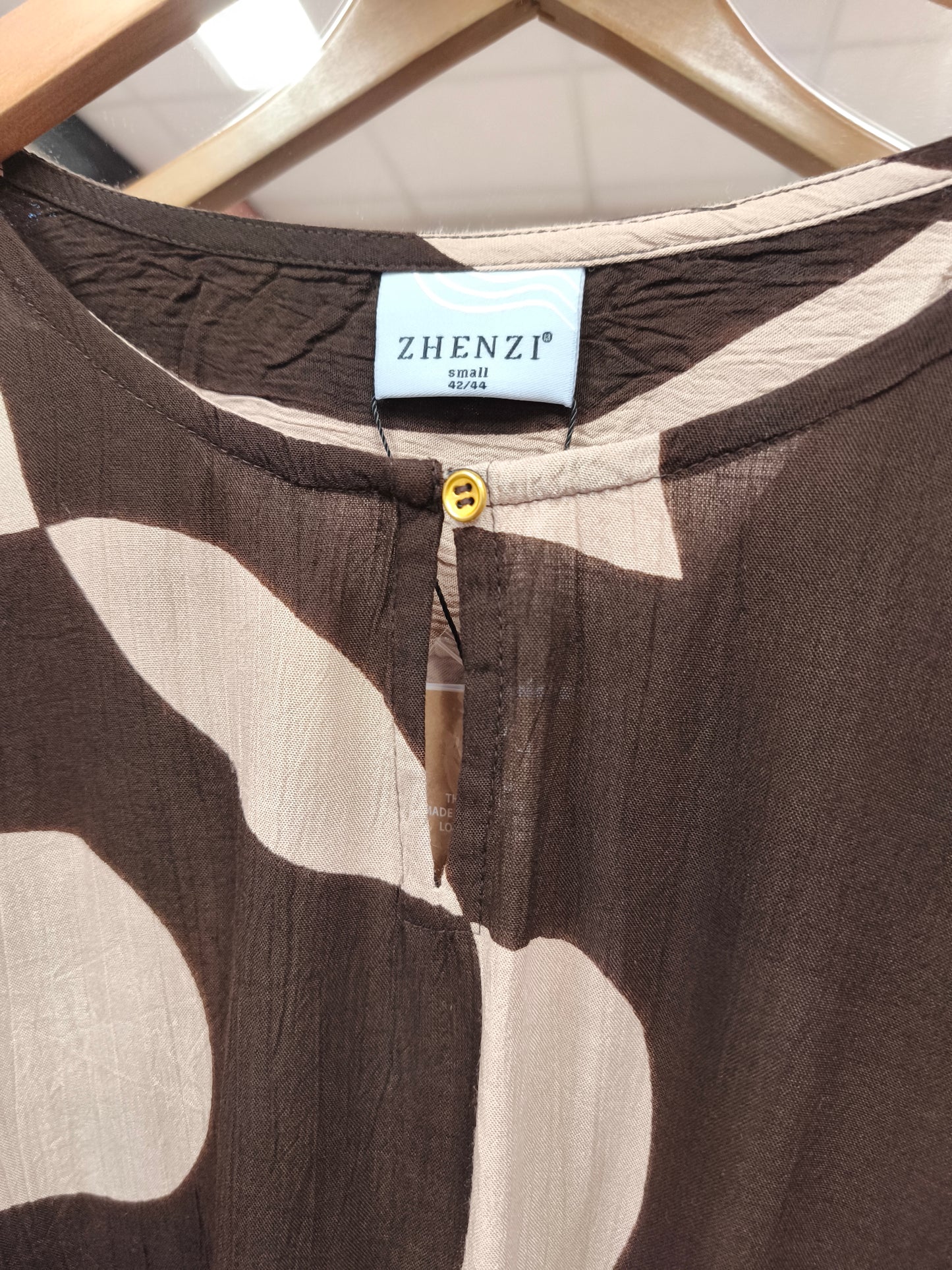 Zhenzi blouse bruin met zand kleurige print model Lone 201538