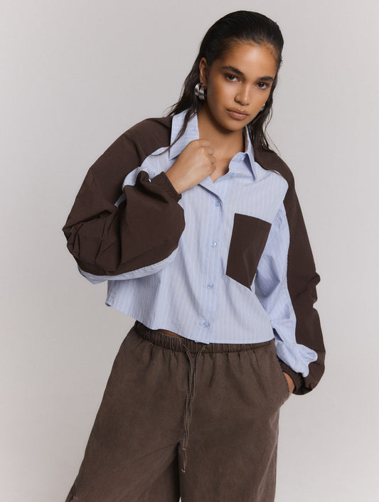 Refined Department blouse bomber lichtblauw met bruin model Noor 