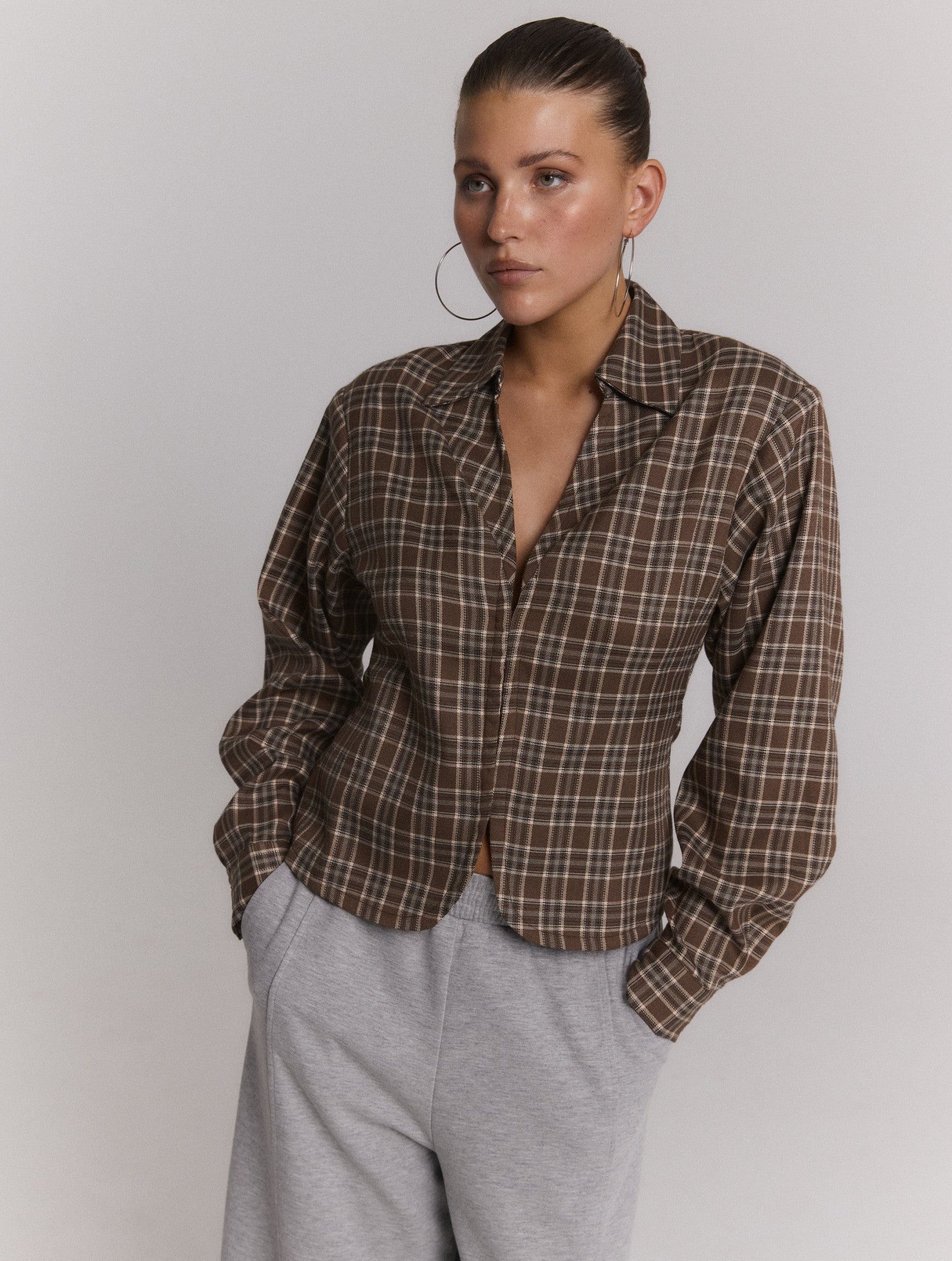 Refined Department ruiten beige bruine blouse model ladies woven small check SYD
R2609961107