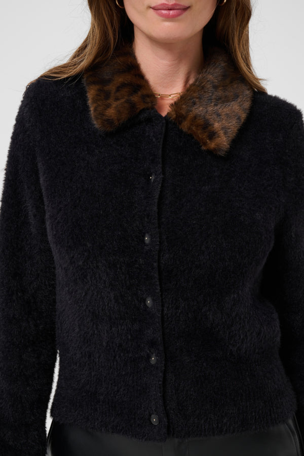 Cream vest zwart met afneembare panterkraag model CRInaya Knit Cardigan Pitch Black