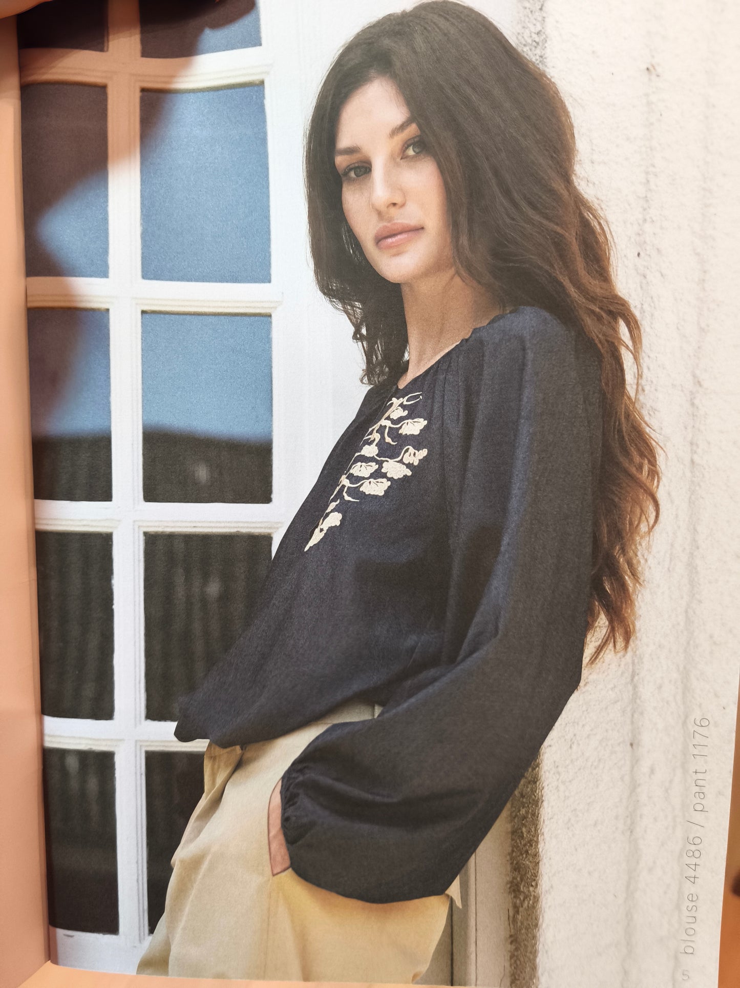 Soulmate blouse donker blauw denim blue model Alberta