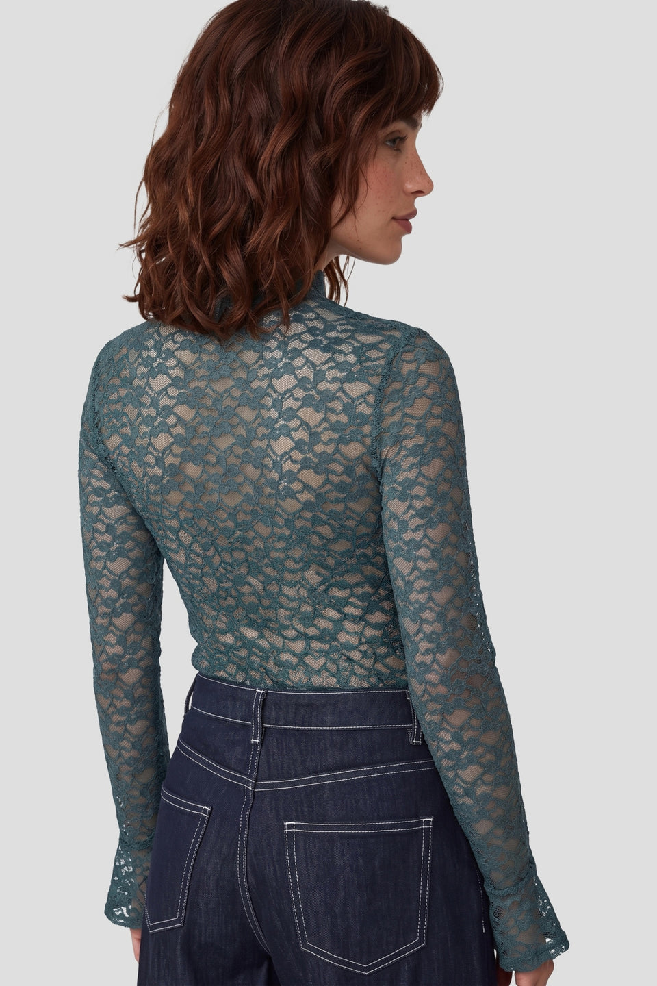 Fluresk kanten longsleeve blauw groen model Leena top azuur green
