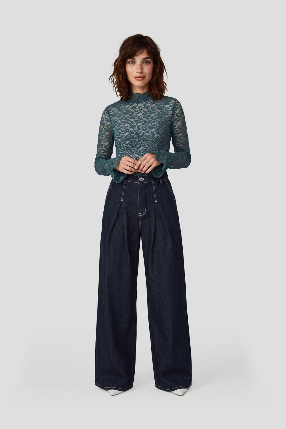 Fluresk kanten longsleeve blauw groen model Leena top azuur green