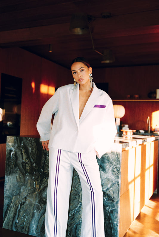 Refined Department blazer oversized creamy white met paars detail model Jackie