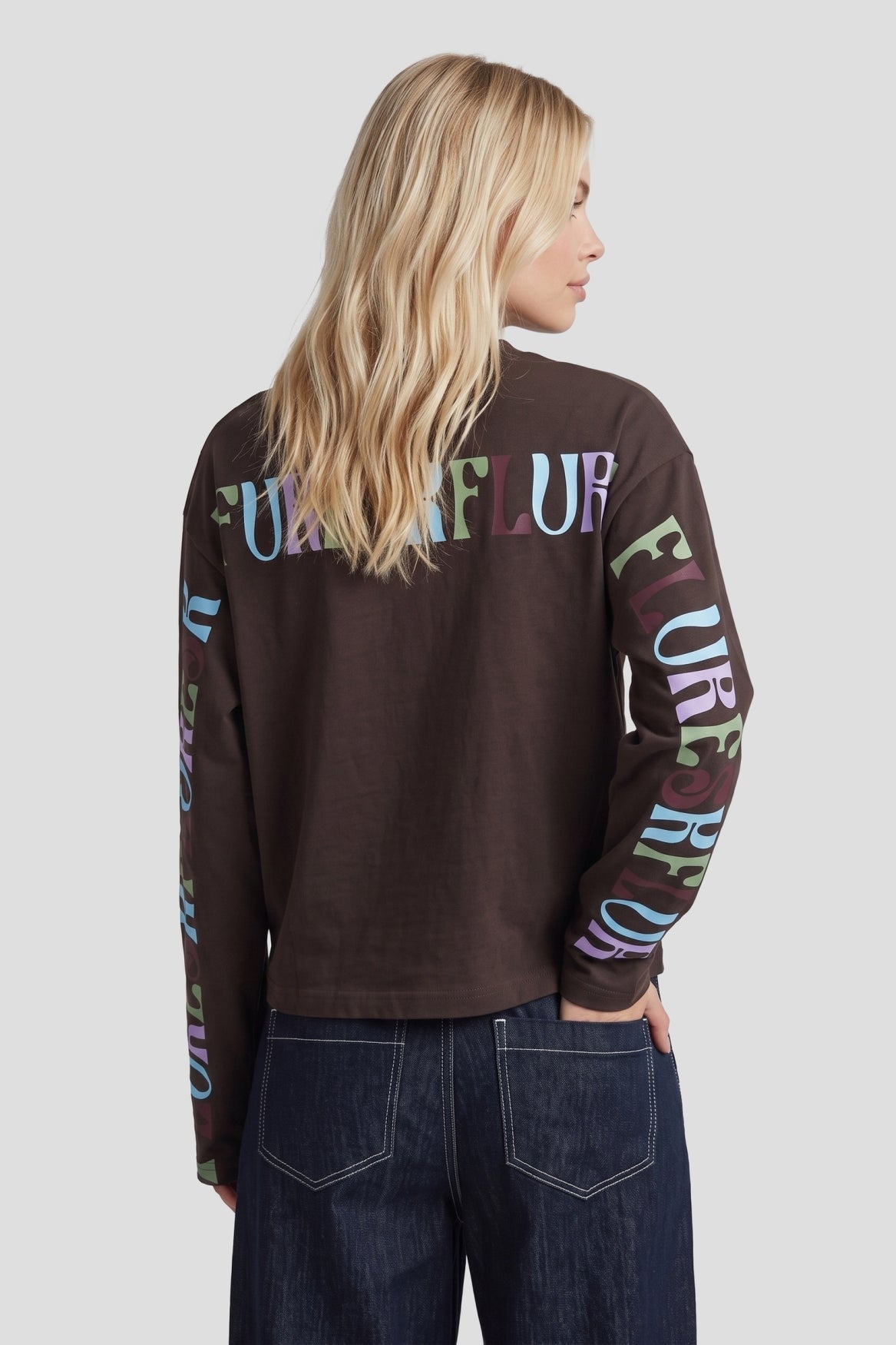 Fluresk bruine longsleeve met opdruk model Anya sweater dark chocolate 