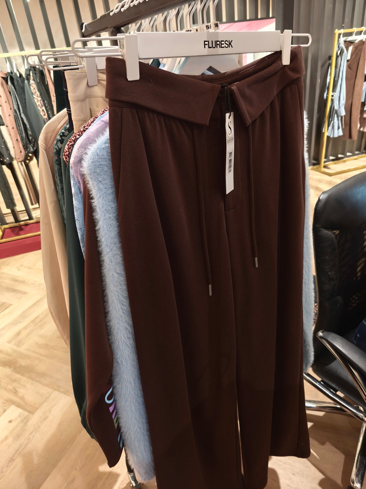 Fluresk bruine broek model Lexia dark chocolate 