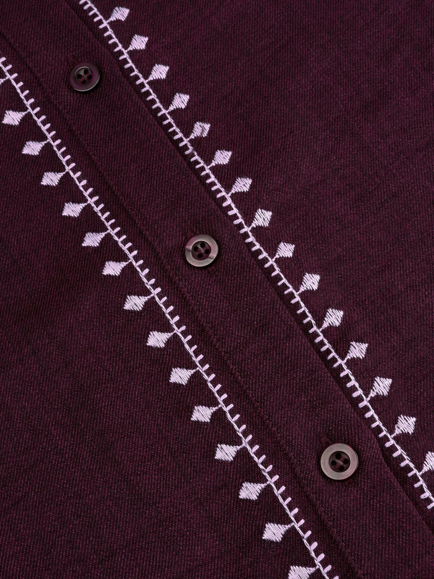 Ydence blouse aubergine met lila detail model Hannah Plum