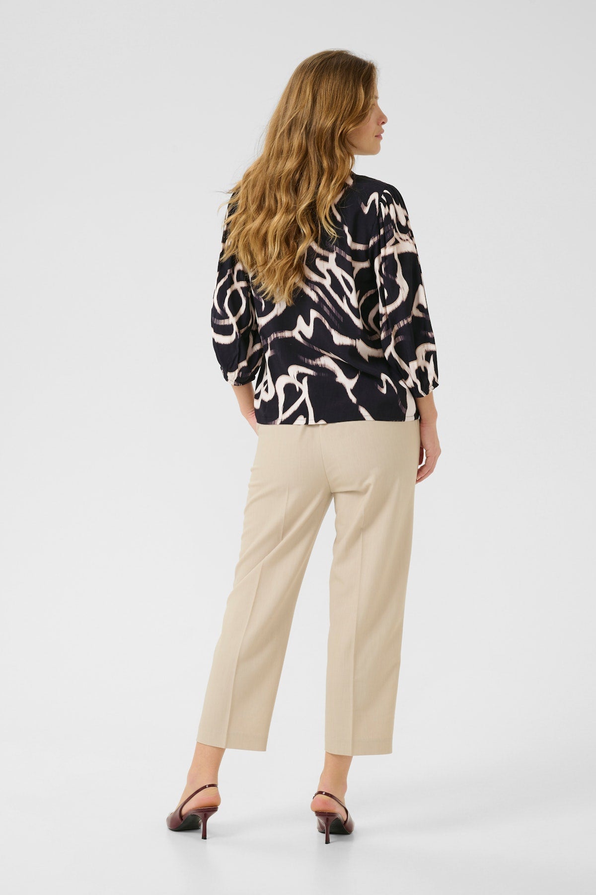 Kaffe blouse zwart beige print driekwart mouw model KAmartha frill black nature organic line