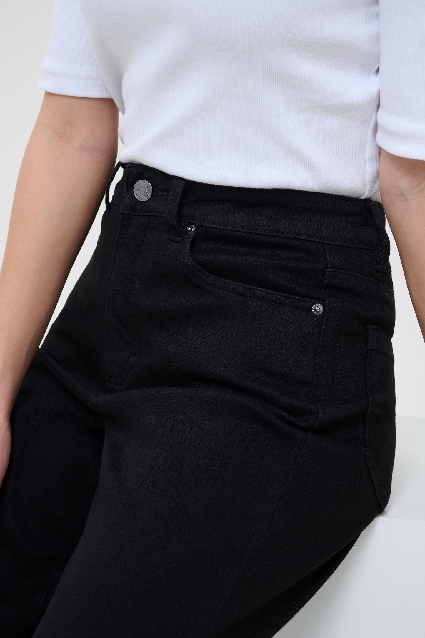 Kaffe jeans zwart wijd model KAmeadow black deep