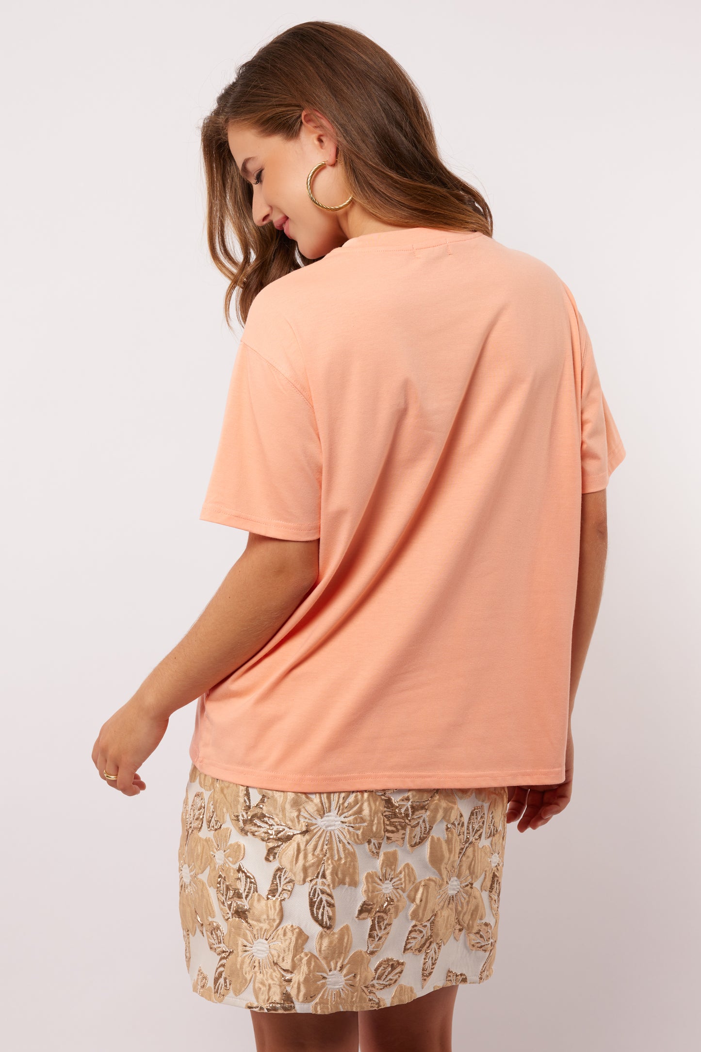 Fluresk T-shirt oranje peach model Clarissa 25FFF02