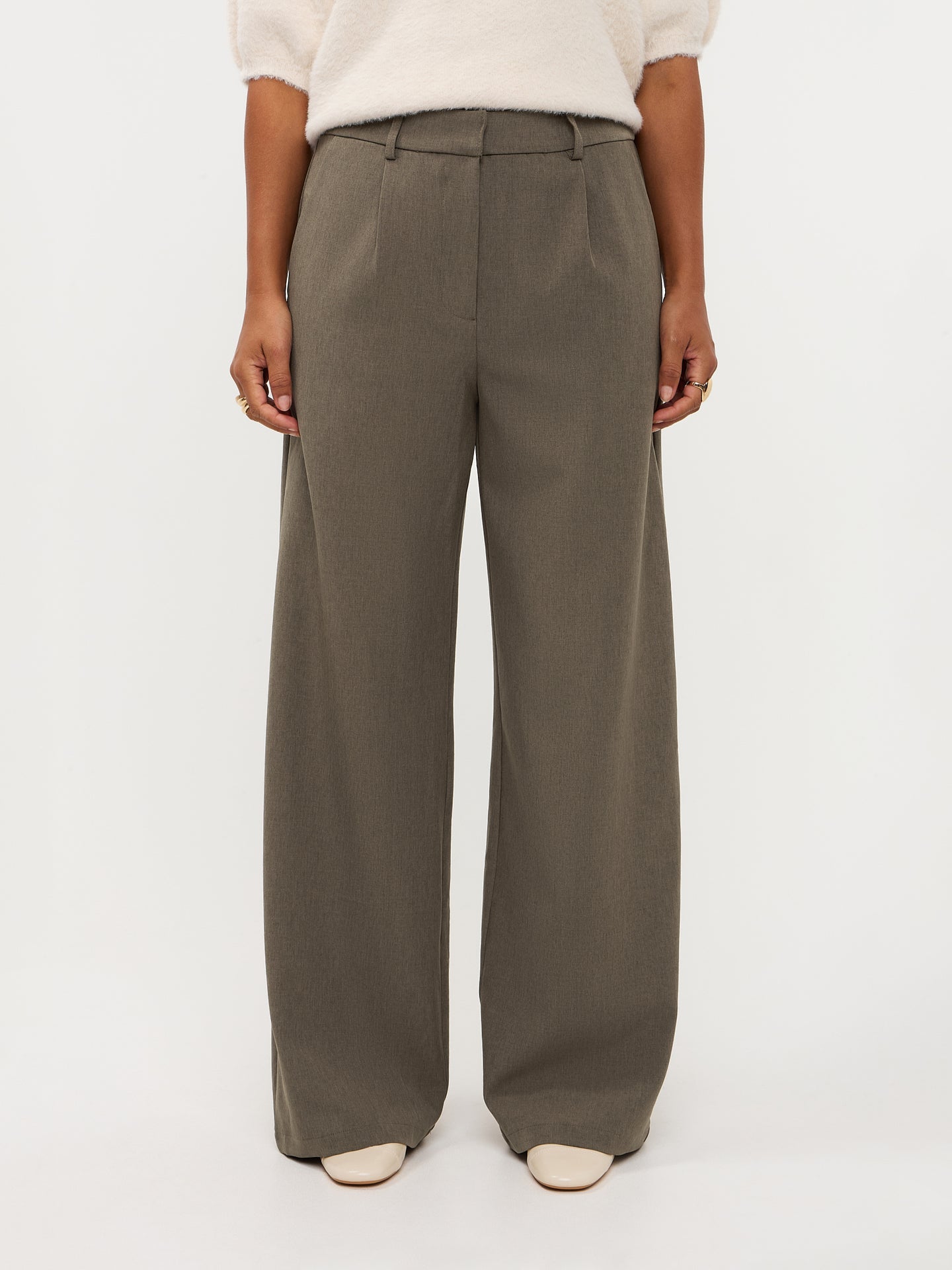 Ydence pantlon olijf groen taupe model Pants Agatha Dusty olive