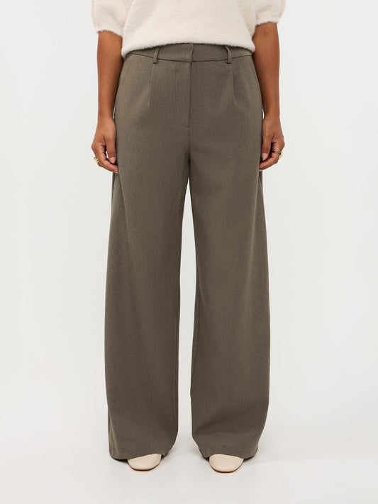 Ydence pantlon olijf groen taupe model Pants Agatha Dusty olive