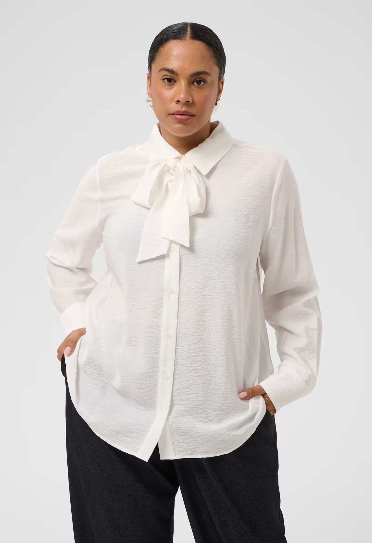 Kaffe Curve blouse offwhite model KCgila Shirt Chalk