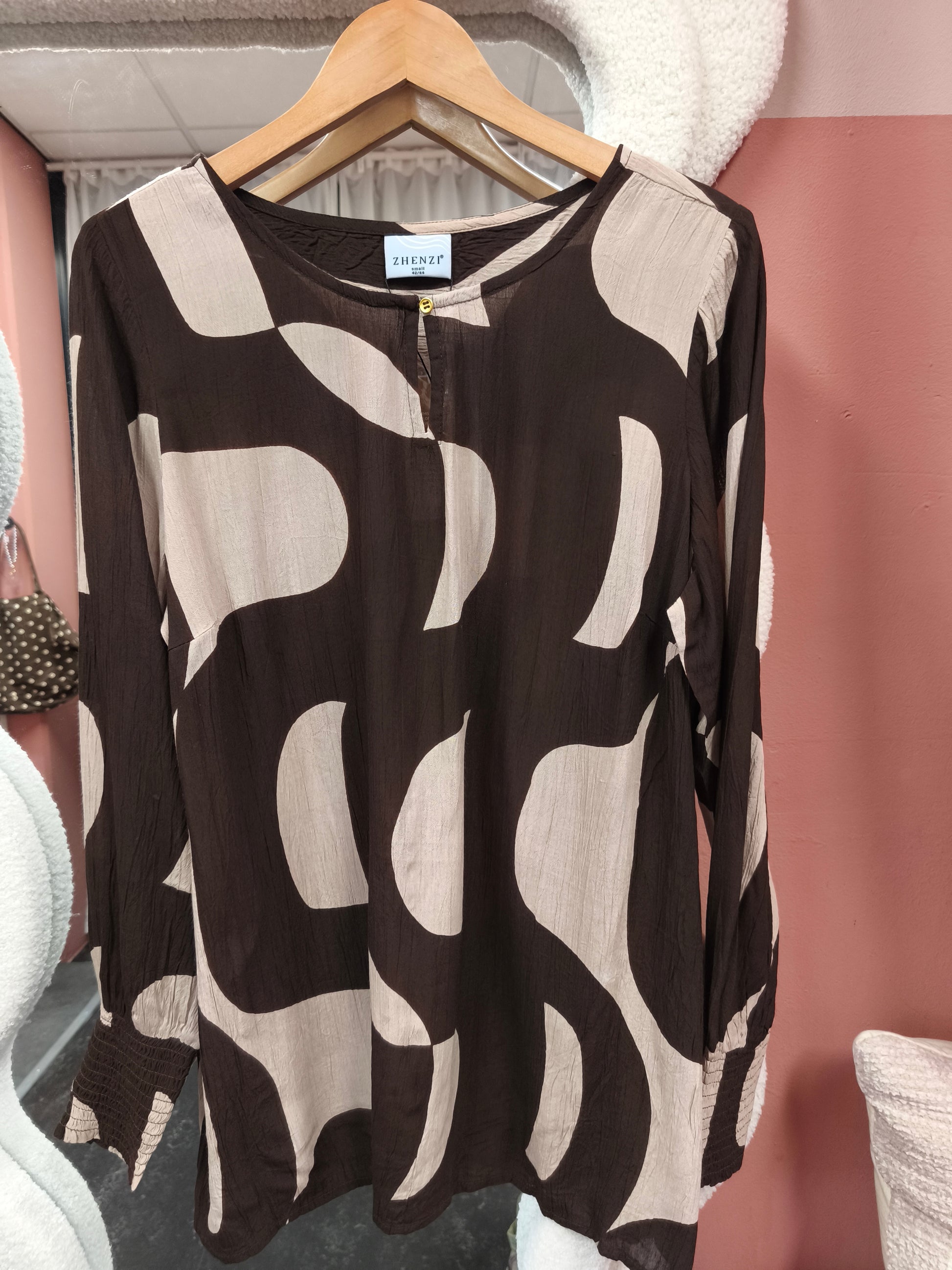 Zhenzi blouse bruin met zand kleurige print model Lone 201538