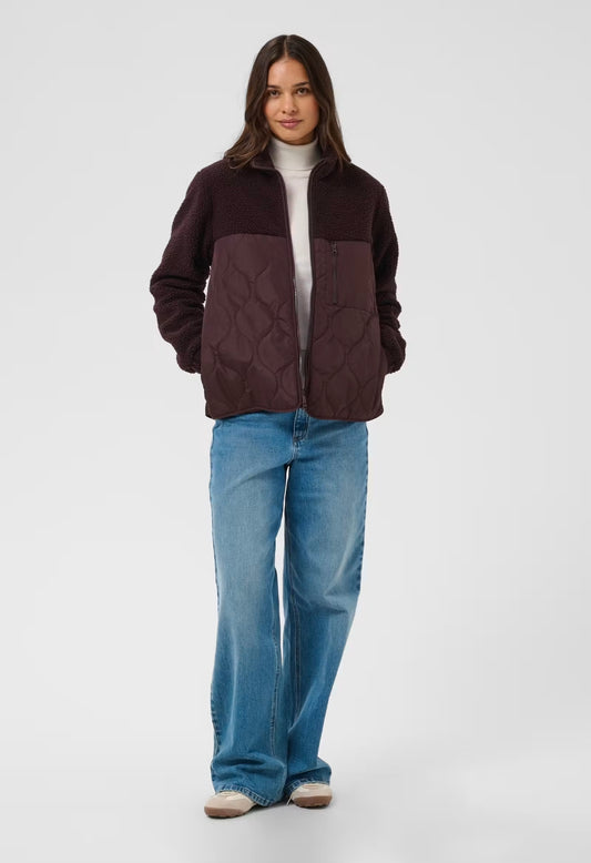 Kaffe jas bordeaux Teddy en gewatteerd model KAgracelyn Jas fudge red 