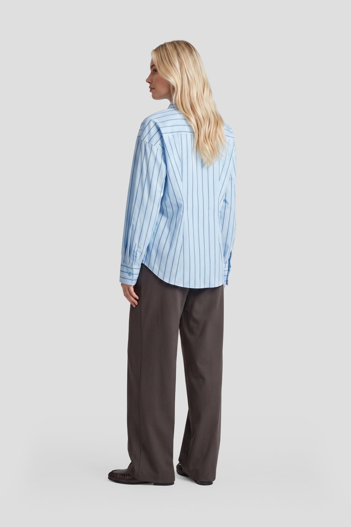 Fluresk blouse blauw pinstripe met lurex detail model Joan cloud blue 