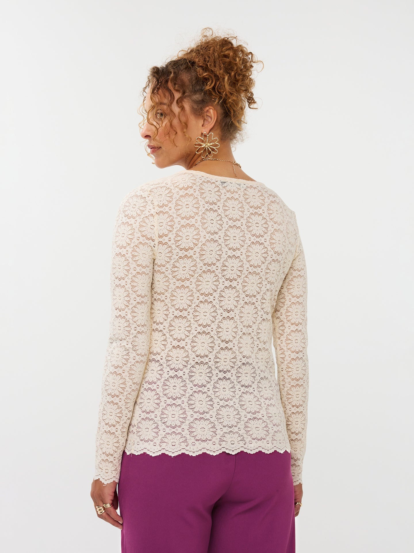 Ydence longsleeve kant offwhite model Top Loiza Ecru